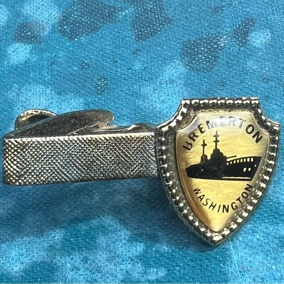 Bremerton Washington Tie Clip Bar Shield USS Naval Ship Souvenir Gold Tone - Picture 2 of 2